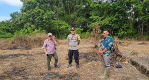 Bhabinkamtibmas dan Pemdes Mekar Alam Kanan Tinjau Lahan Jagung 1 Hektare, Dukung Ketahanan Pangan