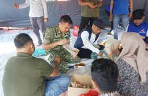 Peduli Korban Banjir, Ketua DPRD Bungo dan Dandim 0416/Bute Datangi Posko Pengungsian