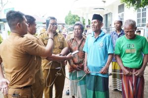 Hesnidar Haris Salurkan Bantuan Sapi Kurban untuk Warga Batang Hari dan Muaro Jambi