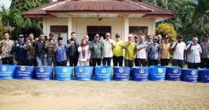 Wabup Tebo Serahkan 350 Unit Tong Sampah untuk Dukung Kebersihan Lingkungan