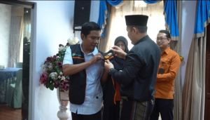 Pasang Atribut Petugas, Bupati Syukur Resmikan Sensus Ekonomi 2026 di Merangin