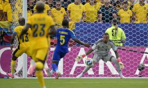 Tembok Bernama Eloy Room, Curaçao Raih Poin Bersejarah Usai Tahan Ekuador 0-0