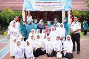 Tinjau 10 Program Pokok PKK di Desa Pondok Agung, Hesti Haris Apresiasi Kreativitas Ibu-Ibu