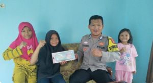 Polsek Bathin II Babeko Apresiasi Siswa Berprestasi, Bhabinkamtibmas Salurkan Bantuan Pendidikan