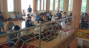 Jumat Keliling, BKTM Polsek Tebo Ilir Ajak Warga Waspadai Bahaya Geng Motor