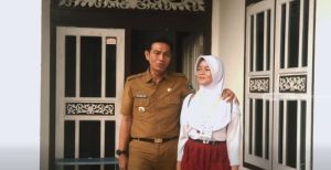 Dukung GAMAS, Bupati Batang Hari Fadhil Arief Antar Langsung Anaknya di Hari Pertama Sekolah