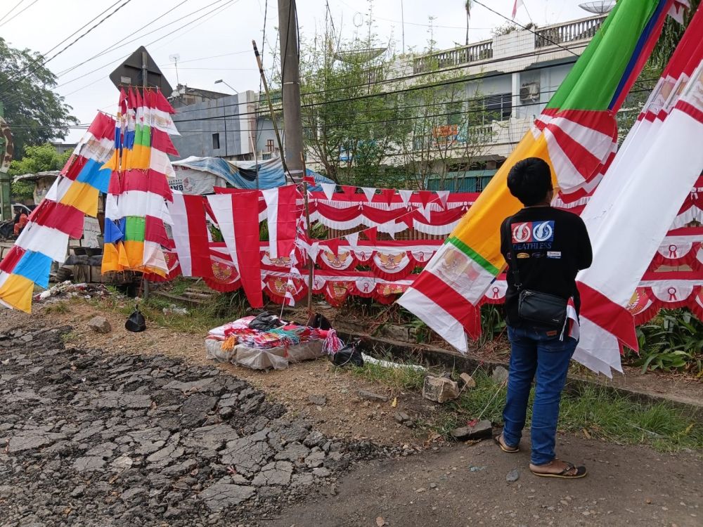 Merantau ke Bungo Jual Atribut Kemerdekaan, Ujang Sempat Raup Omzet Rp5 Juta per Hari