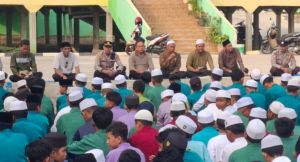 Cegah Kenakalan Remaja, Polisi Beri Pembinaan Hukum kepada Siswa SMPN 3 Kota Jambi
