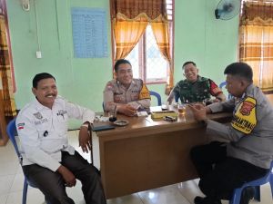 Sambut HUT RI ke-81, Babinsa Komsos dengan Datuk Rio Purwosari Bahas Persiapan Kegiatan