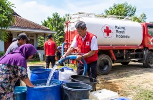 PMI Jambi Siagakan Tangki 5.000 Liter untuk Bantu Warga Krisis Air Saat Kemarau