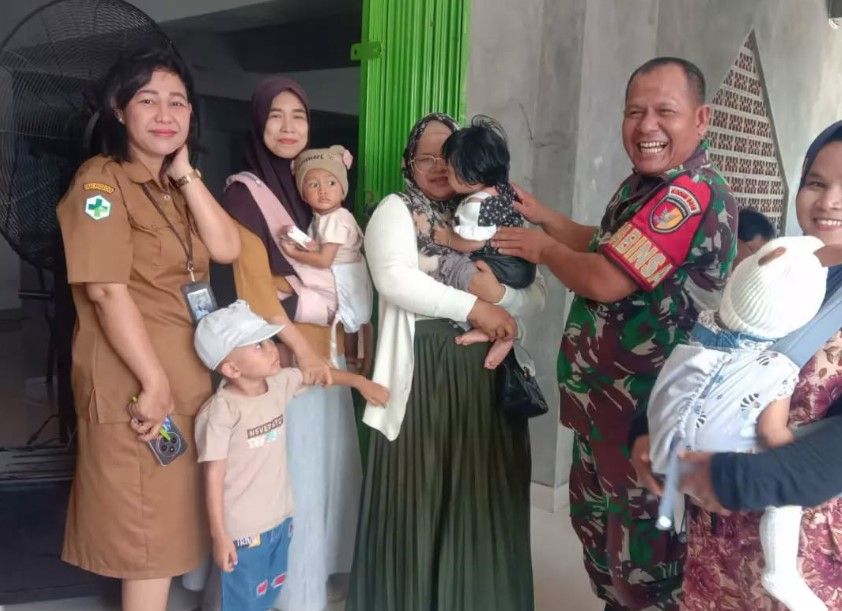 Cegah Stunting, Babinsa Batang Bungo Edukasi Ibu Balita soal Gizi Anak